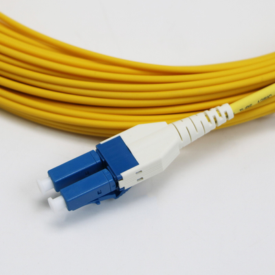 LC Uniboot Zip Cod تک حالت G657.A1 BendInsensitive Duplex 2mm LSZH از دست دادن کم 0.15dB سیم پیچ فیبر