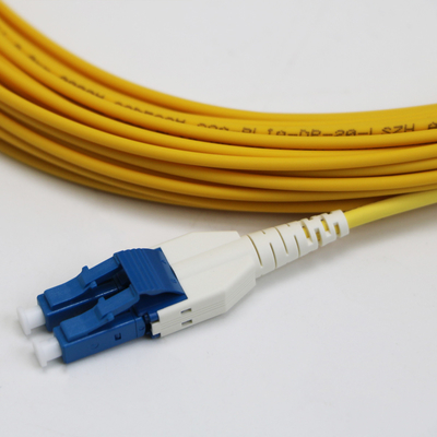 LC Uniboot Zip Cod تک حالت G657.A1 BendInsensitive Duplex 2mm LSZH از دست دادن کم 0.15dB سیم پیچ فیبر